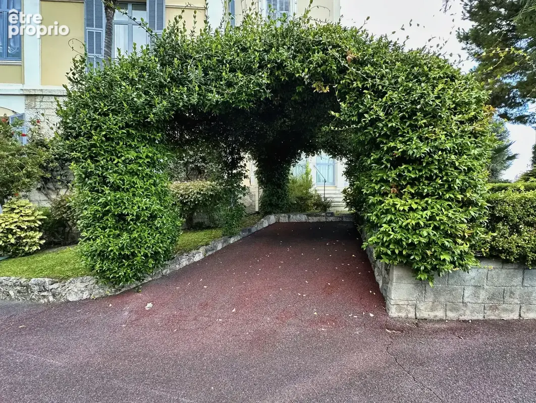 MENTON   Garavan   Lumineux 3 pièces dans une villa historique avec piscine - photo 4