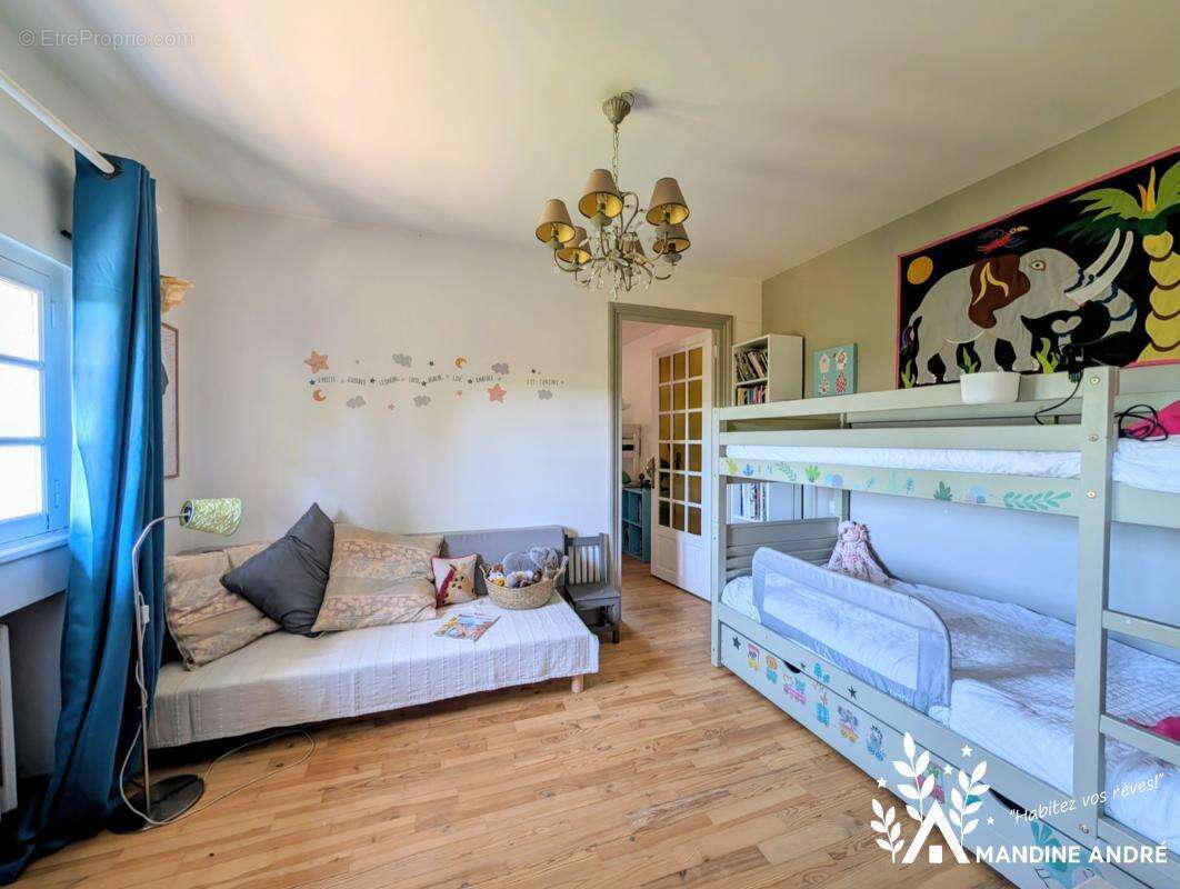Maison 251 m² à Saint-Bernard  - photo 16