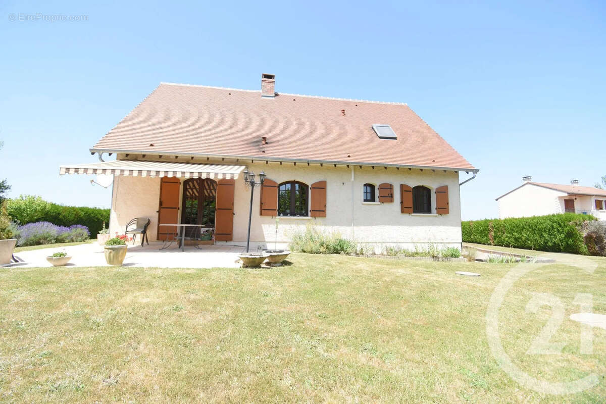 Maison 148 m² à Saint-Christophe  - photo 4
