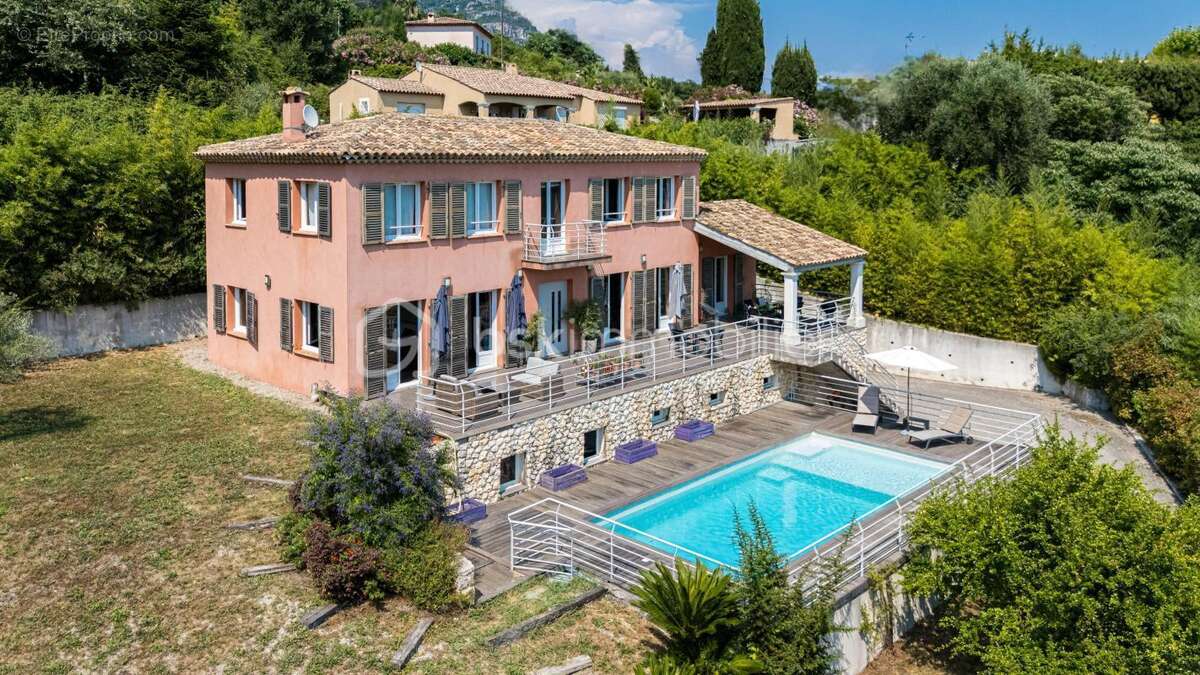 Élégante bastide avec vue mer, piscine et 160 m² d'annexes - photo 8