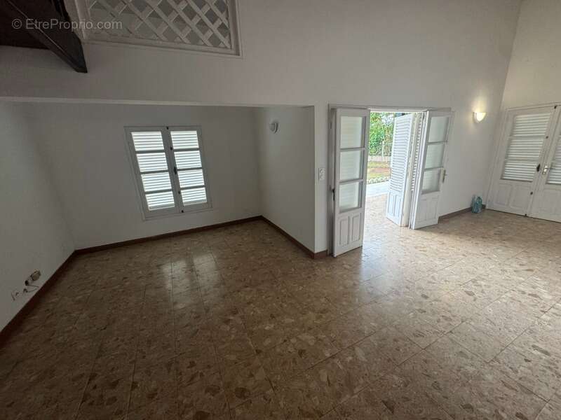 Maison à REMIRE-MONTJOLY