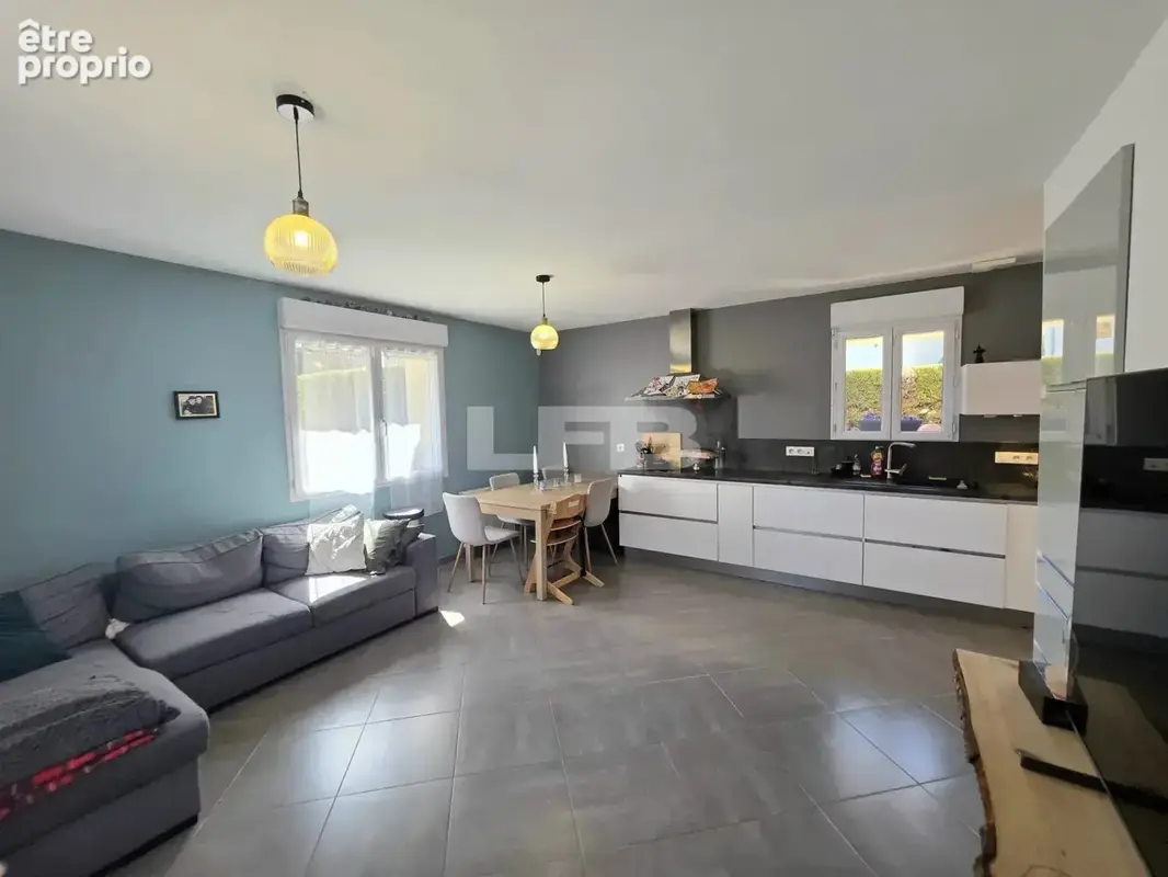 Maison + petit terrain avec terrasse + deux parkings - photo 2