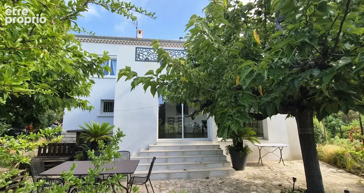 Maison à CEYRESTE
