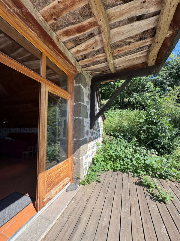 Corps de ferme rénové, 1272 m2 de terrain et jolie vue dégagée Secteur Puy Mary - photo 8
