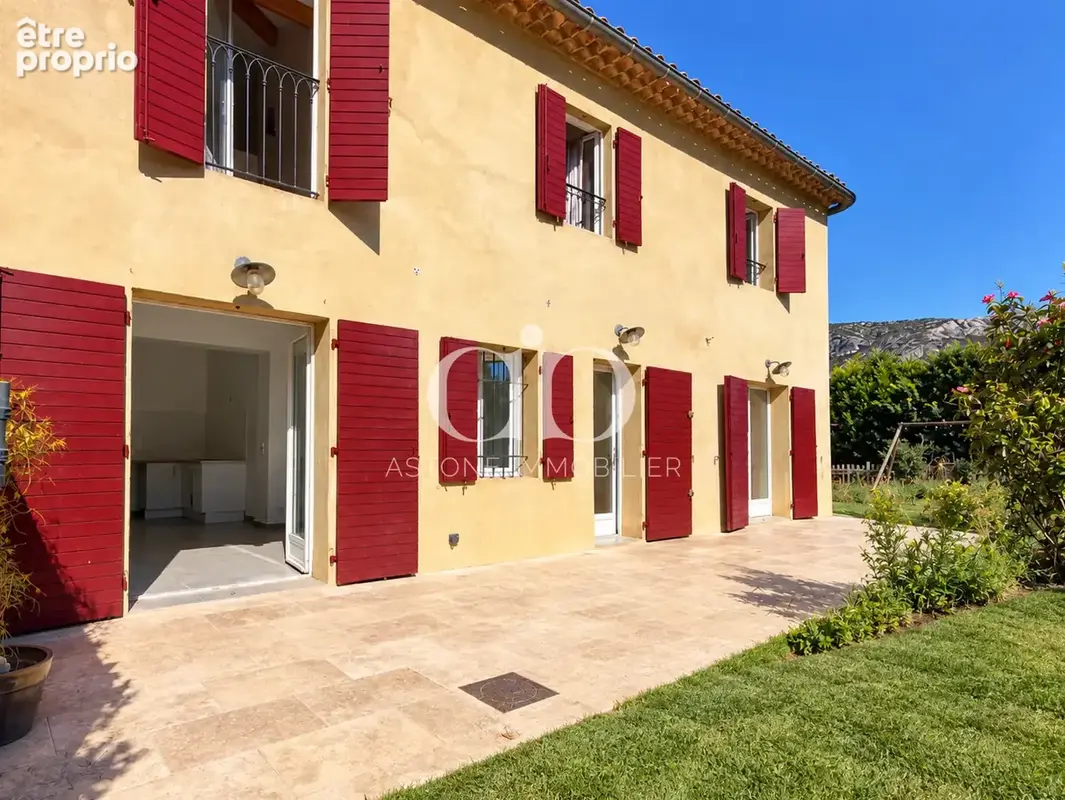 Roquevaire   le charme d’une bâtisse ancienne, l’esprit d’une maison et 300 m2 de jardin privatif - photo 1