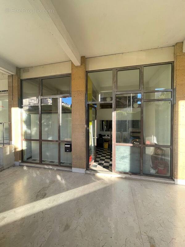 Photo 1 - Commerce à MARSEILLE-5E