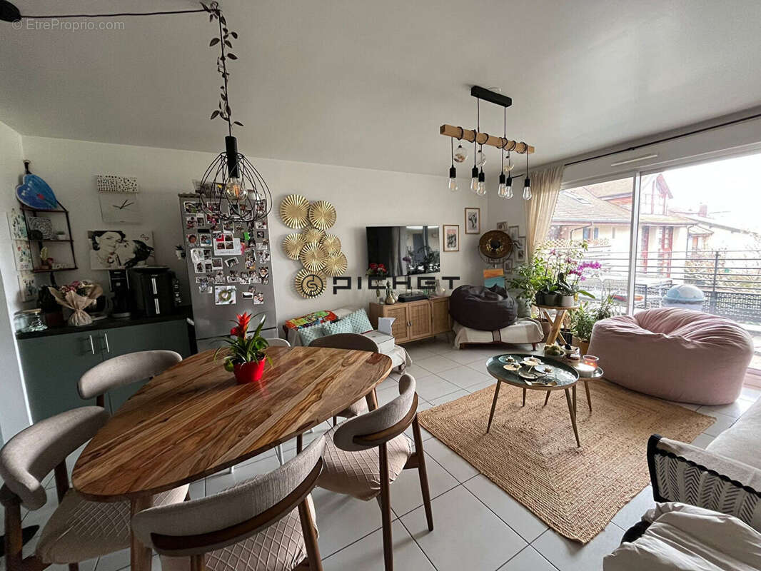 Appartement à CHEVRY