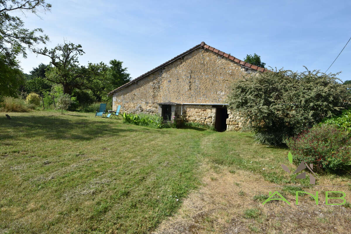 Maison 190 m² à Grassac  - photo 2
