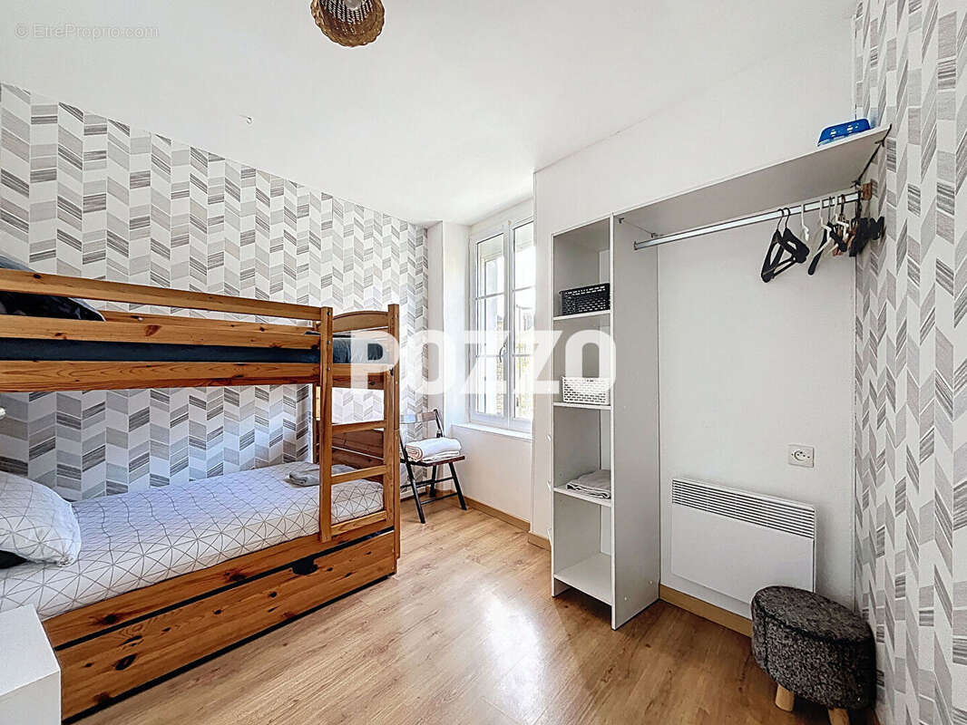 Maison 6 pièces à Genêts : 3 logements communicants avec beau potentiel locatif - photo 6