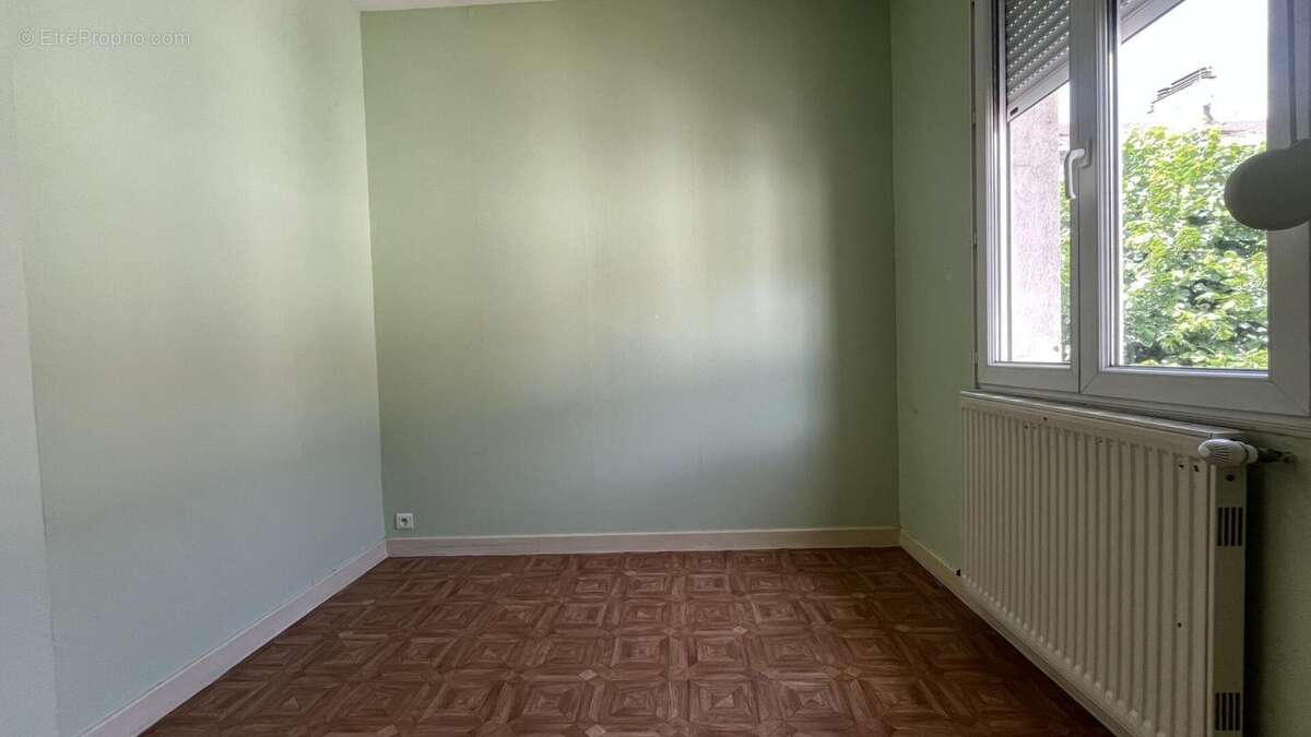 Ensemble de trois immeubles avec jardin et garages - photo 11