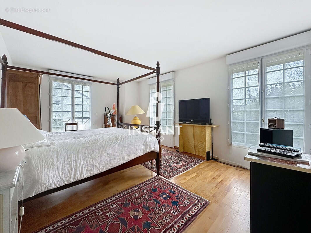 Maison à SAINT-MAUR-DES-FOSSES