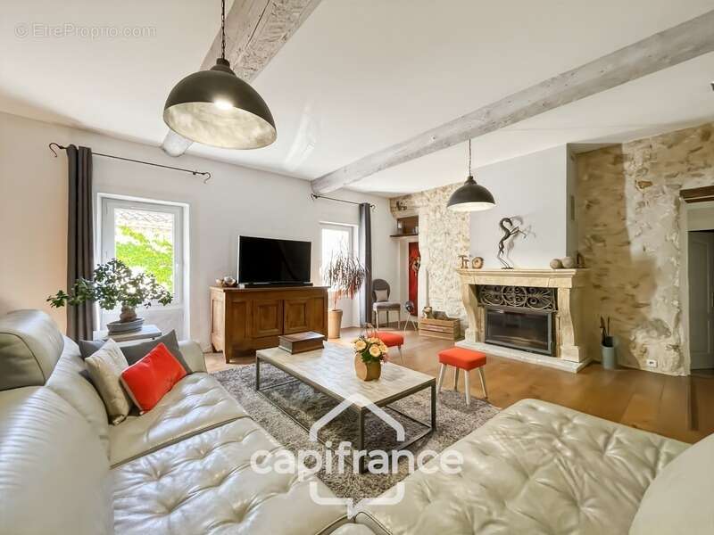 belle poportunité sur Alleins : maison de village de 102 m2 entièrement rénovée et climatisée, 2 niveaux avec 2 grandes chambres - photo 8