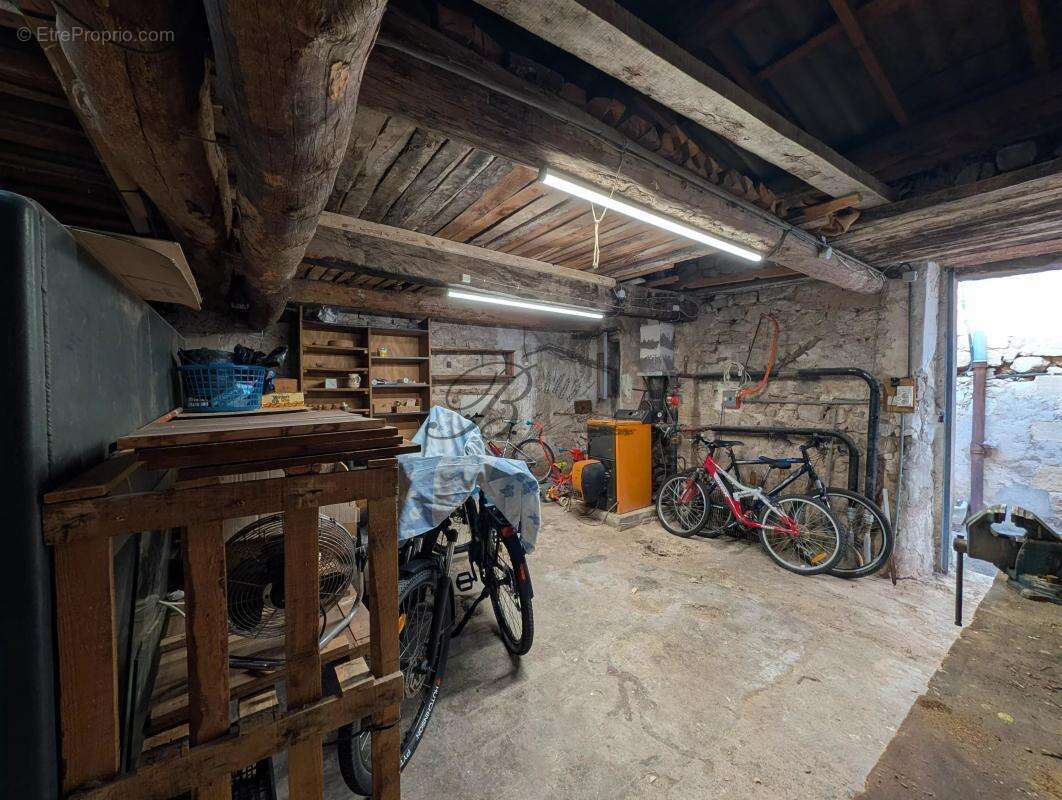 Maison à LA BASTIDE-DES-JOURDANS