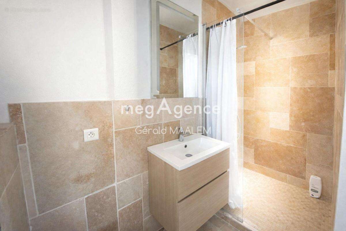 Appartement à ROQUEBRUNE-SUR-ARGENS