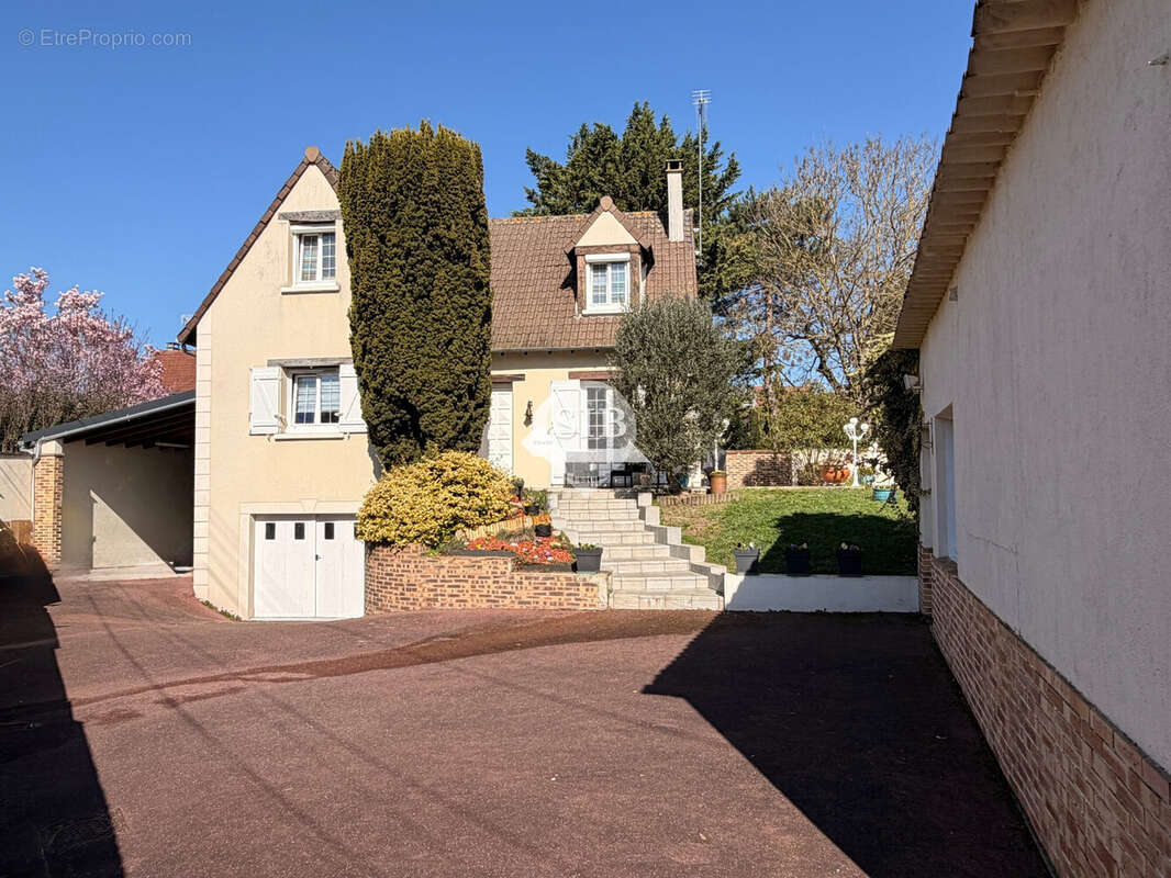 Maison à LA VILLE-DU-BOIS