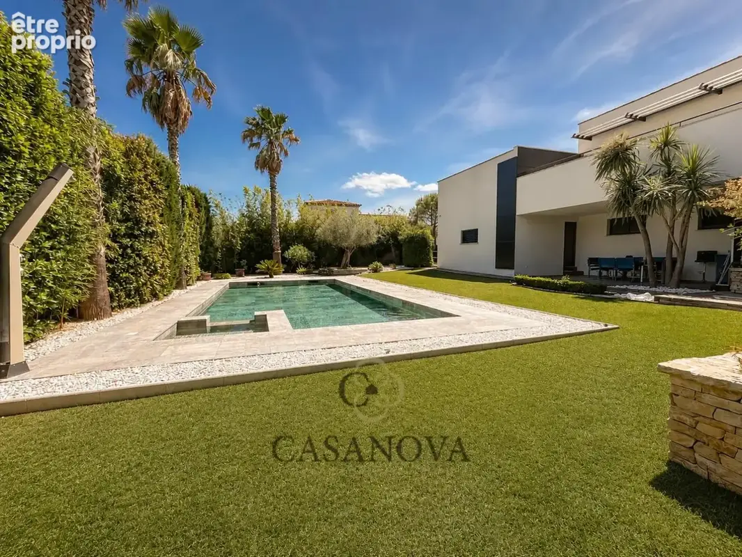Maison familiale de 266 m² avec piscine et terrain de 1 000 m² à Montarnaud - photo 4