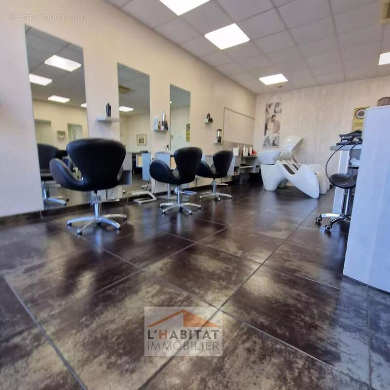 Commerce à LEGUEVIN