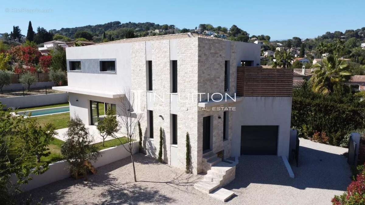 Maison à MOUGINS