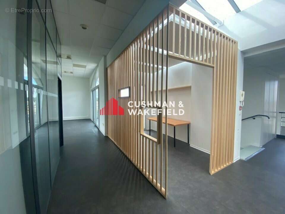 Commerce à SAINT-LYS