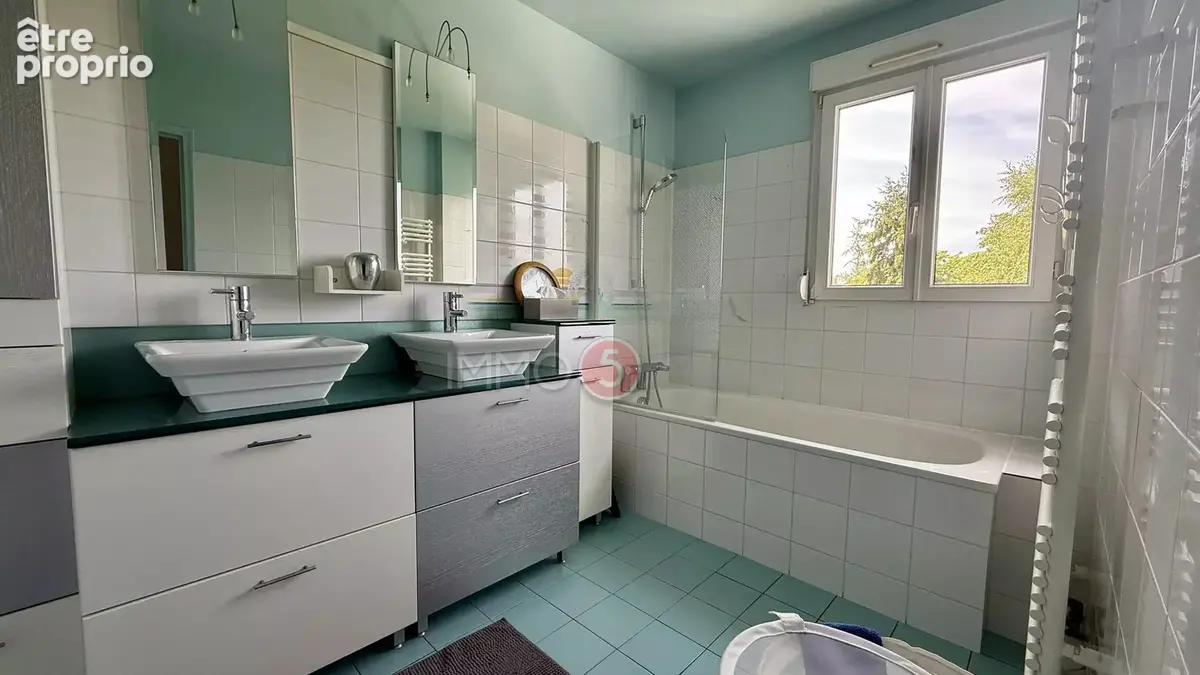 Maison familiale de 162 m² à Gagny – Beaux volumes et grand terrain - photo 12