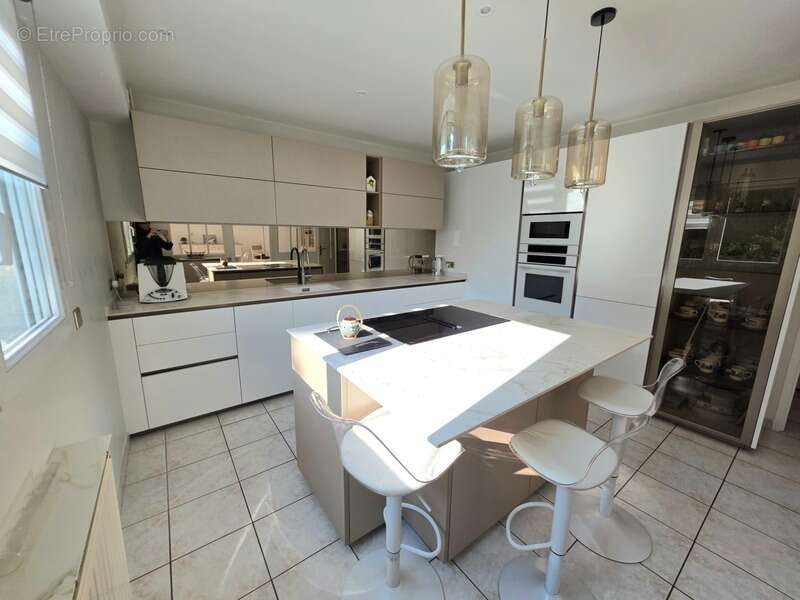 Maison à LA CELLE-SAINT-CLOUD