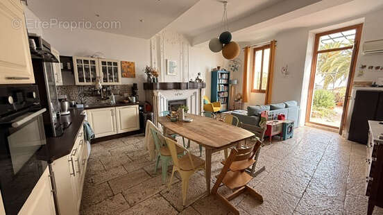 Magnifique à vendre T3 dans Maison de village terrasse, vue mer, garage - photo 6