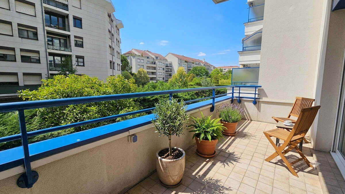 Appartement 4 Pièces 101m2 avec balcons - Quartier Gratte Ciel - photo 2
