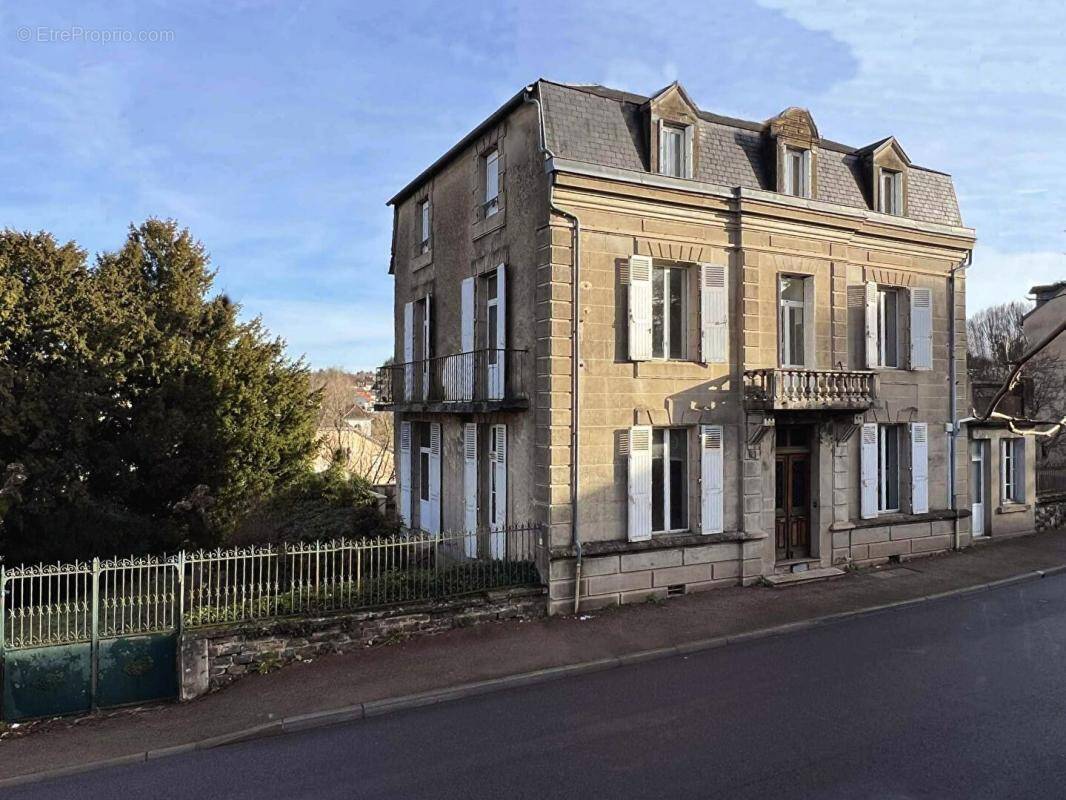Maison à SAINT-YRIEIX-LA-PERCHE
