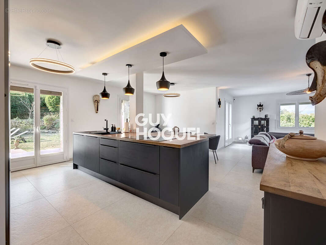 Villa rénovée avec élégance dans un quartier prisé de Mouans-Sartoux - photo 5