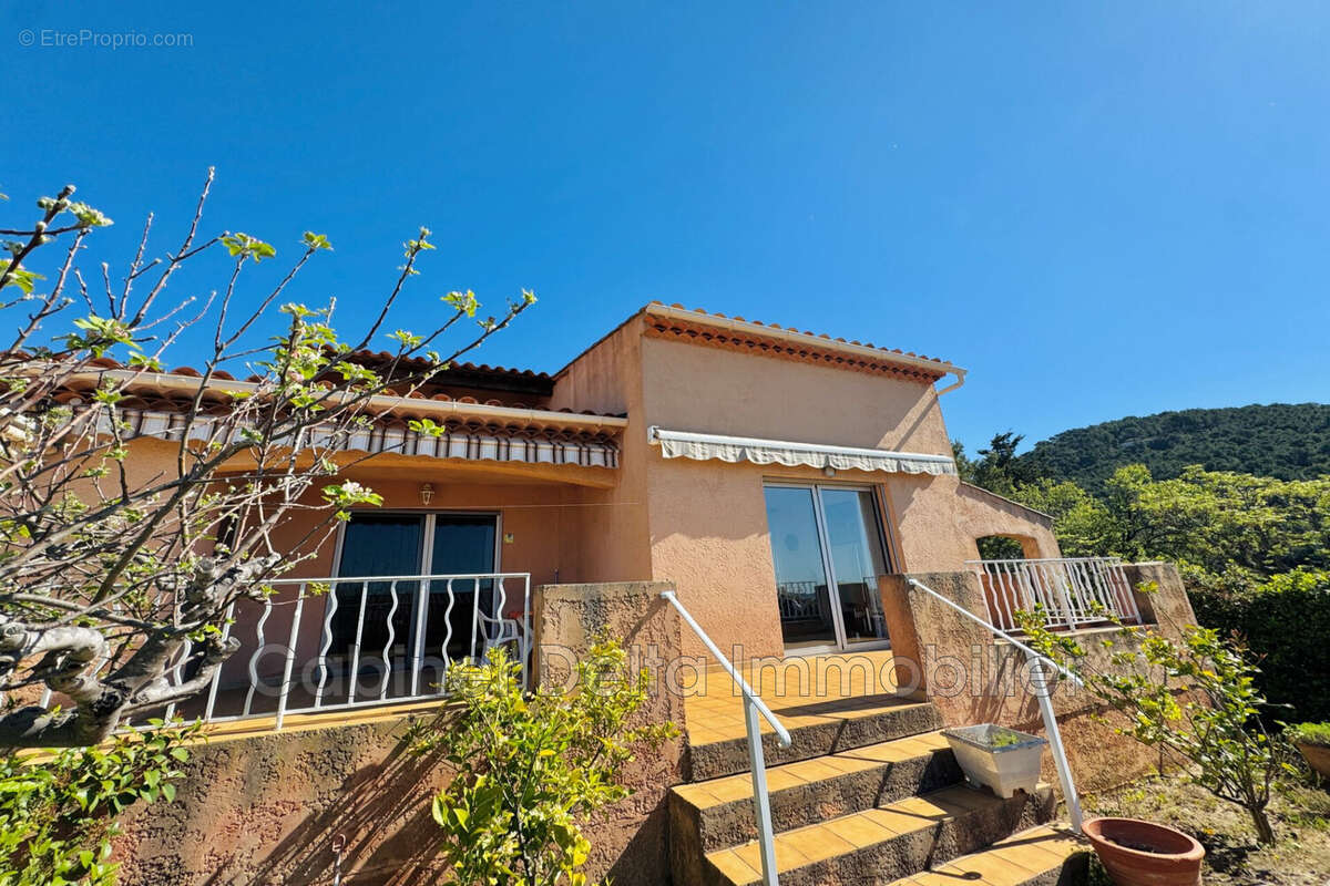 Maison à CARQUEIRANNE