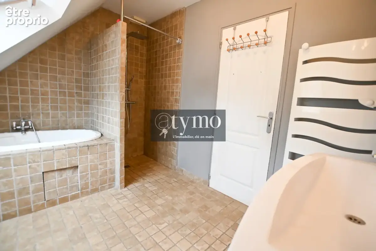 Maison 5 chambres avec gite sur terrain de 1386m2 - photo 13
