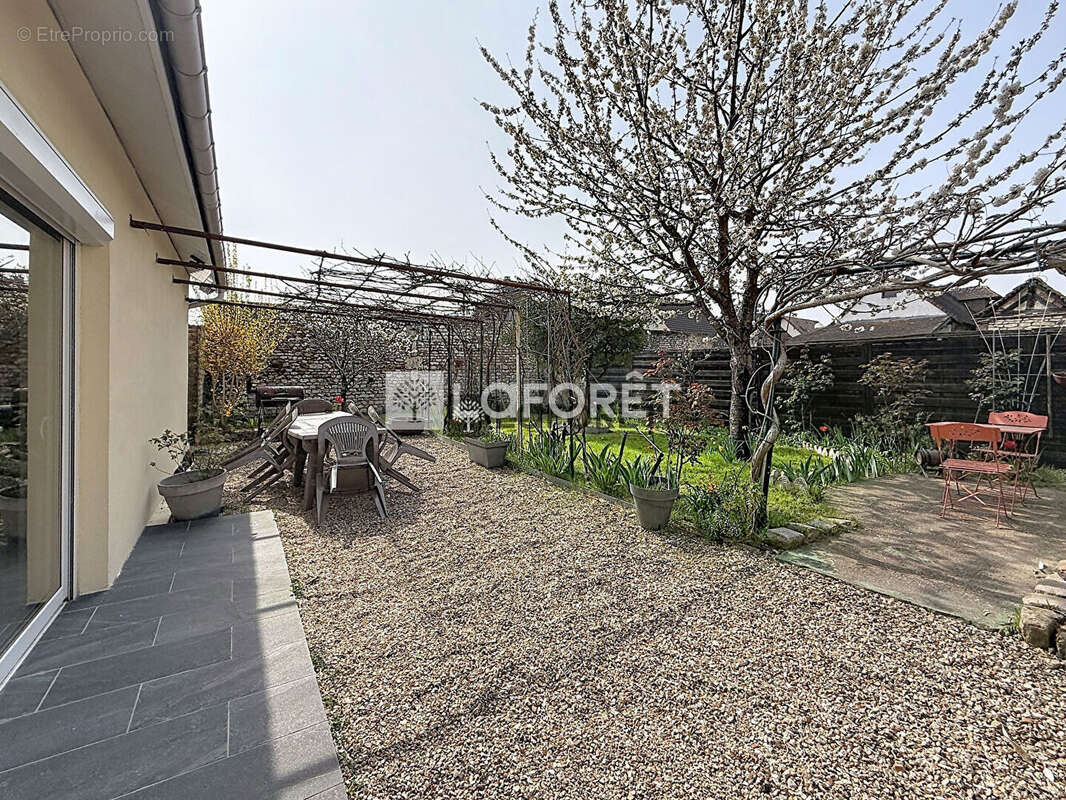 Maison à SAINT-ETIENNE-DU-ROUVRAY