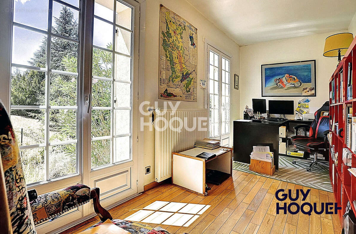 A vendre maison de 205 m² carrez et 290 m² utile  à Rive de GIER - photo 14
