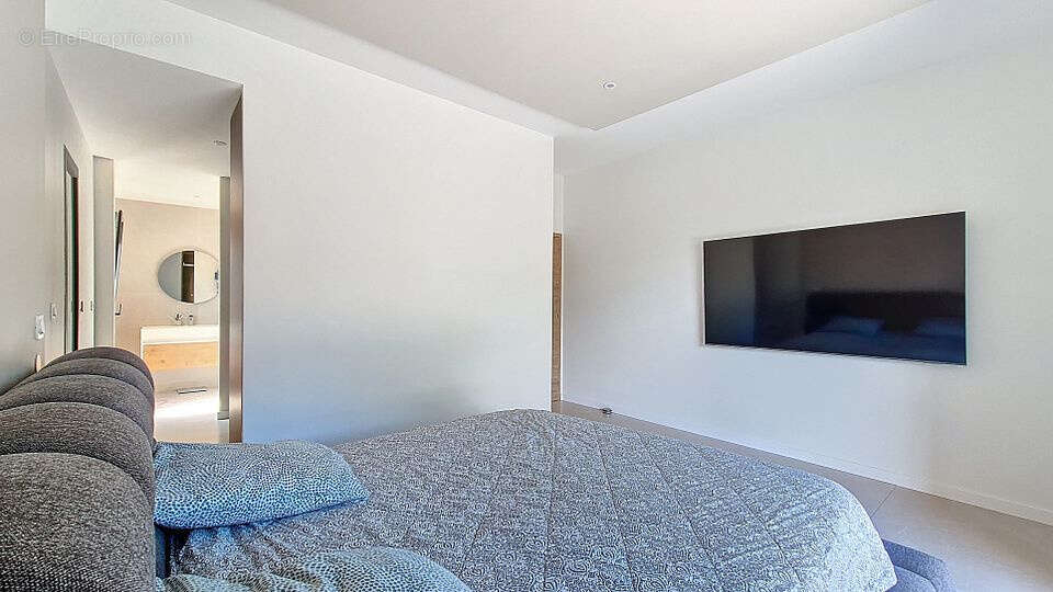 Villa contemporaine de standing   190 m2   hauteurs de nîmes   terrain 3 035 m2   piscine   calme abso - photo 12