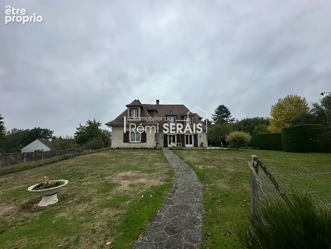 À FLERS Du caractère, de l'espace et une dépendance : une maison aux multiples possibilités - photo 3