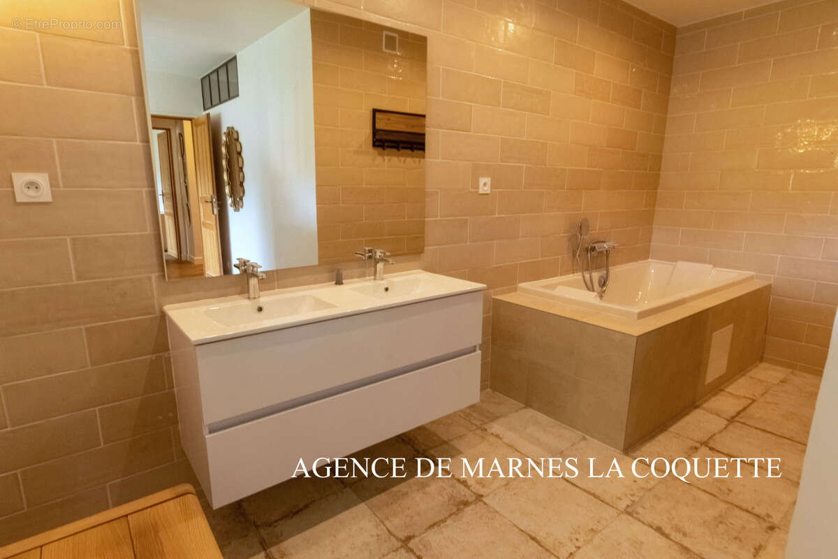 Appartement à VILLE-D&#039;AVRAY