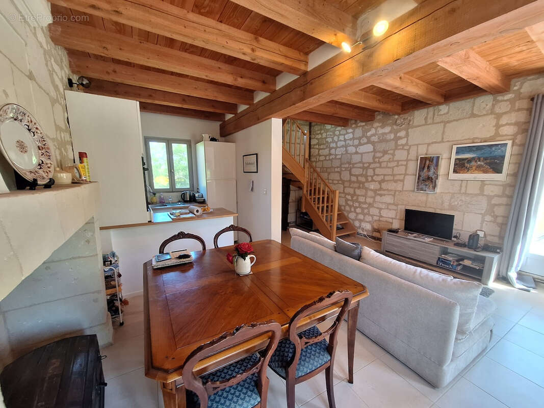 Maison à CANDES-SAINT-MARTIN