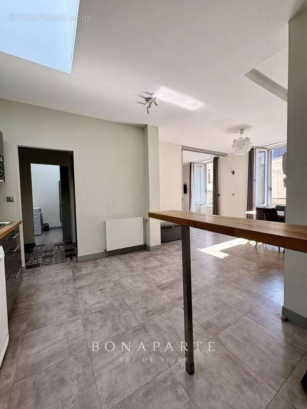 Angers - secteur du palais de justice / t3 tres lumineux / proche commodites - photo 6