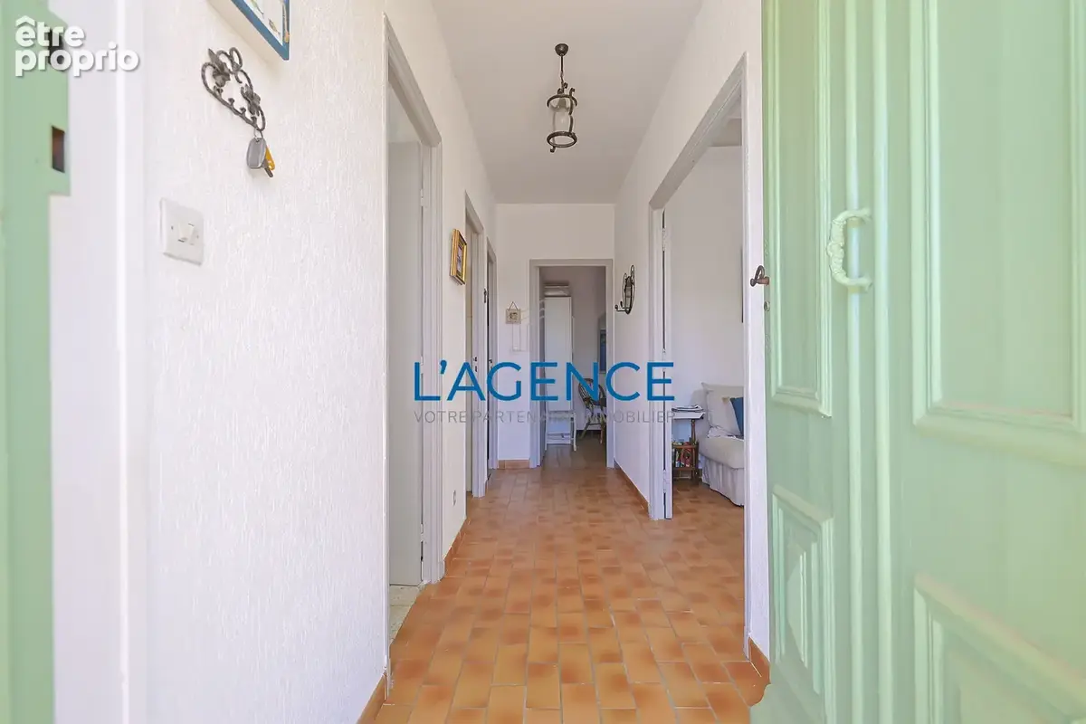 Port de carqueiranne - maison de caractere avec terrain + garage - photo 6