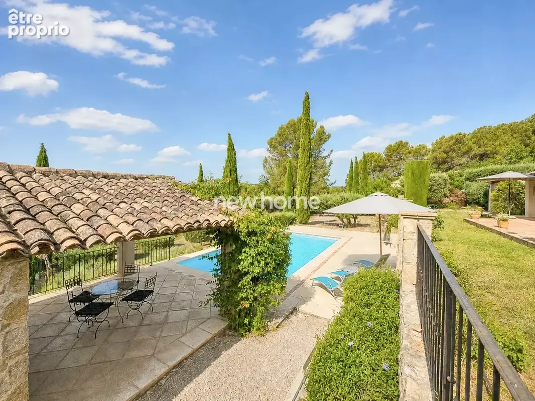 Lorgues – Propriété de charme avec vue panoramique, piscine et jardin d’exception - photo 8