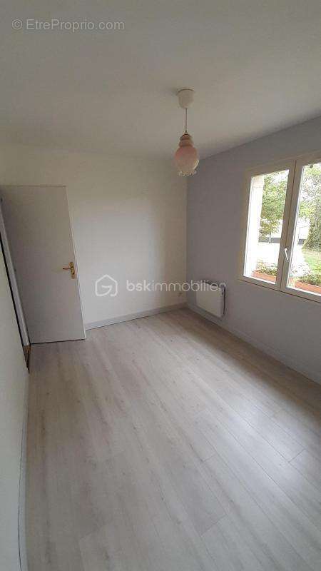 BERTHENAY - Maison de 145 M² - 6 chambres - photo 7