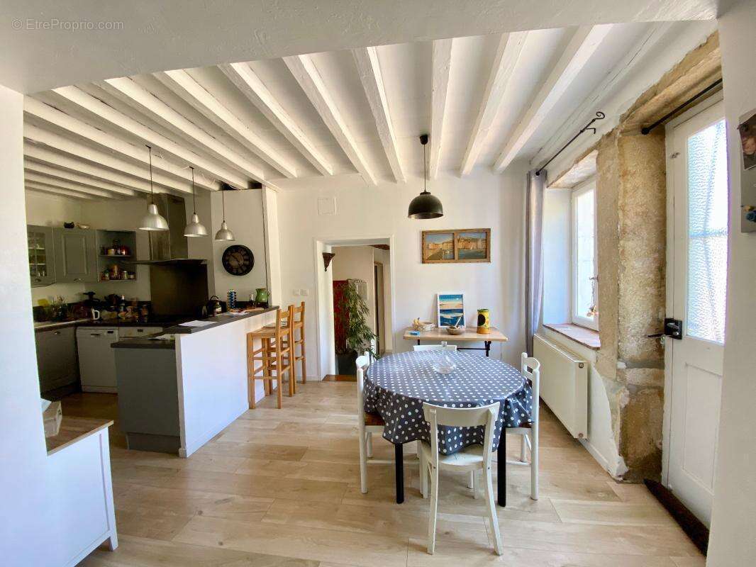 Maison à FONTAINES-SAINT-MARTIN