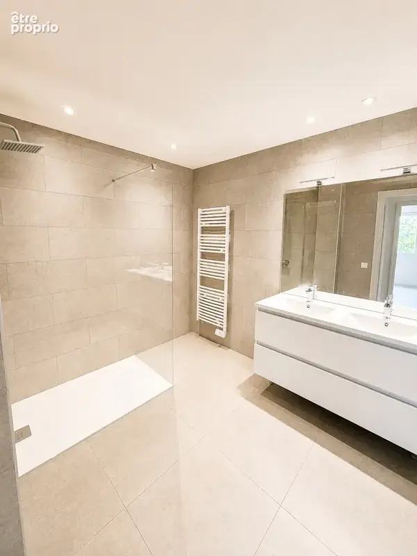 Proche centre ville de Vence appartement 3 pièces 85 m2 rénové, garage double et faibles charges - photo 7