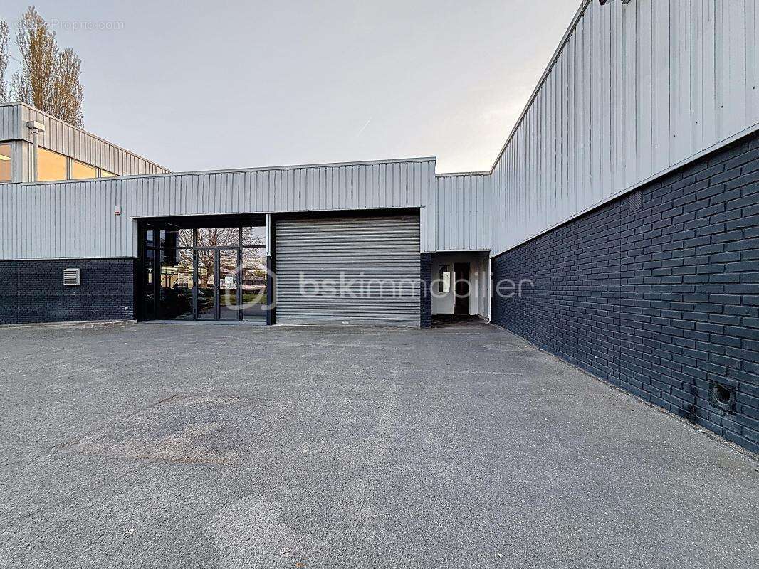 Commerce à CERGY