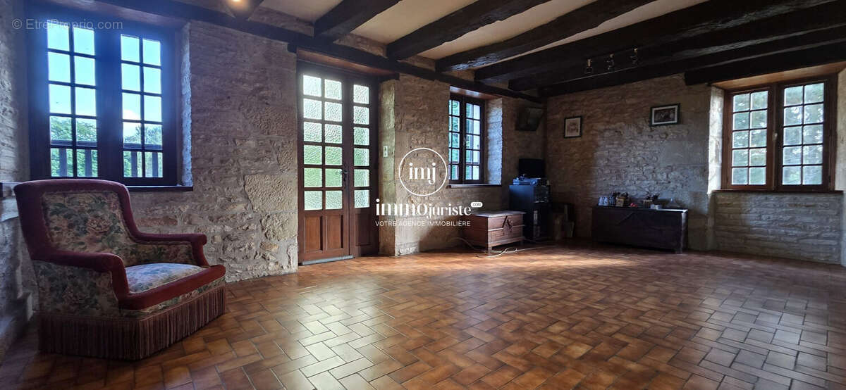 Maison 110 m² à Hautefort  - photo 7