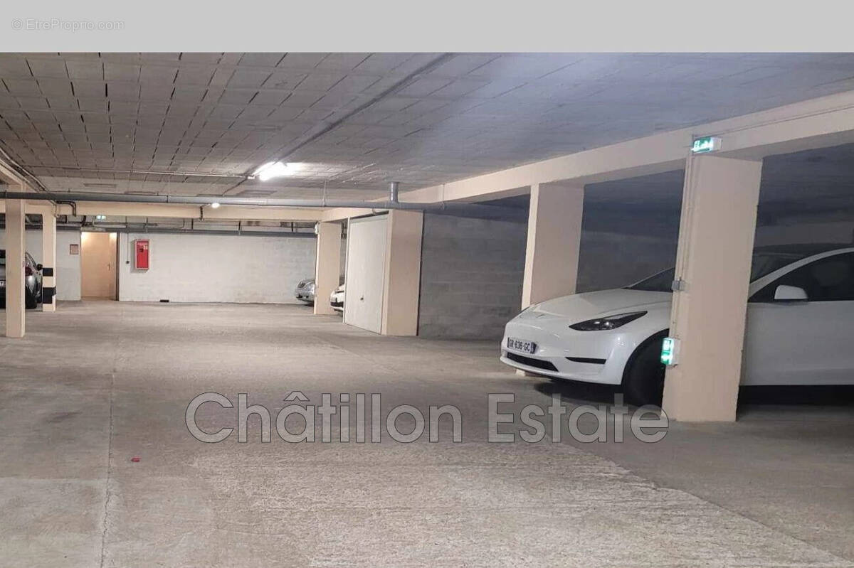 Parking à CANNES