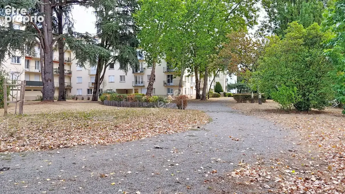 NANTES - BEAUSÉJOUR / Appartement 3 pièces 1 chambre, balcon, parking extérieur et cave - photo 9