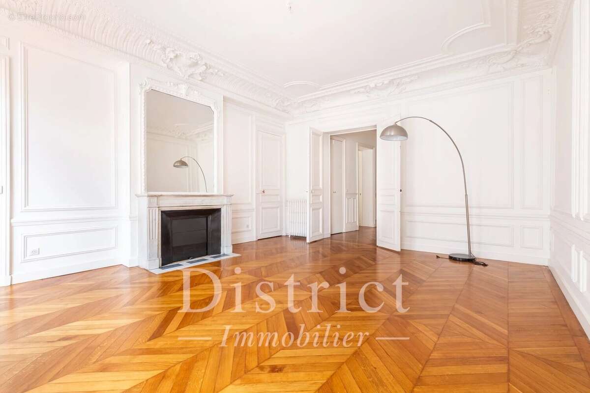 Appartement à PARIS-8E