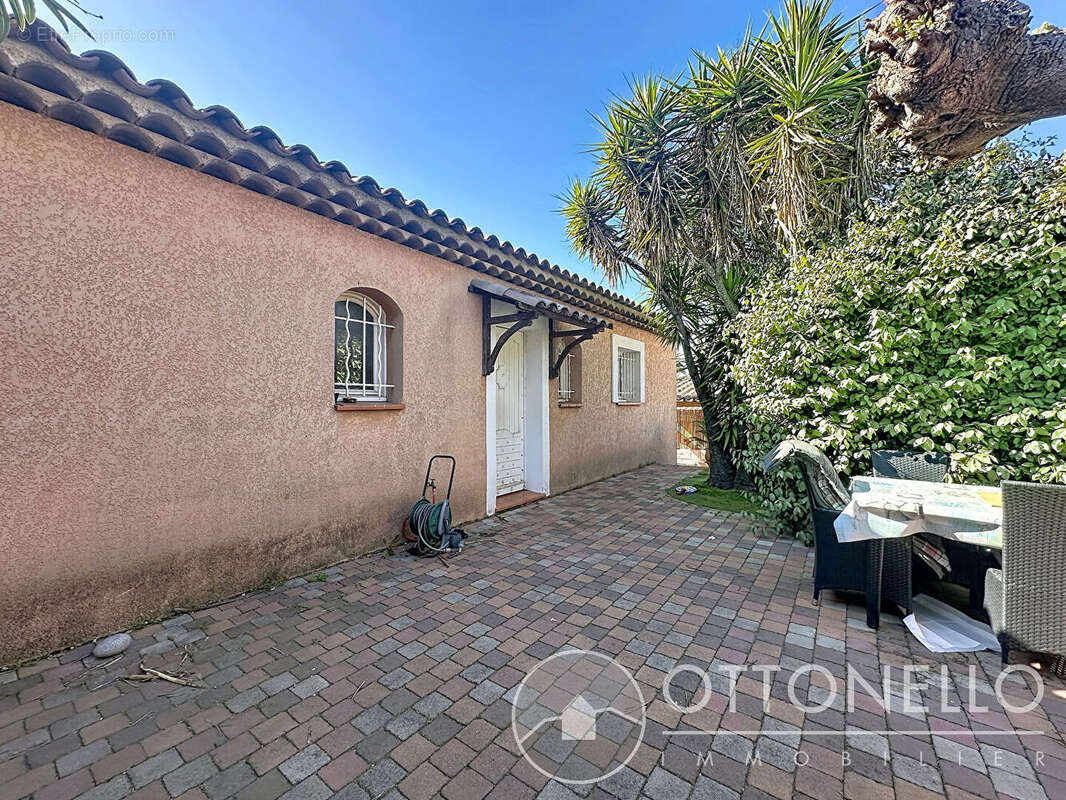 Maison à ROQUEBRUNE-SUR-ARGENS