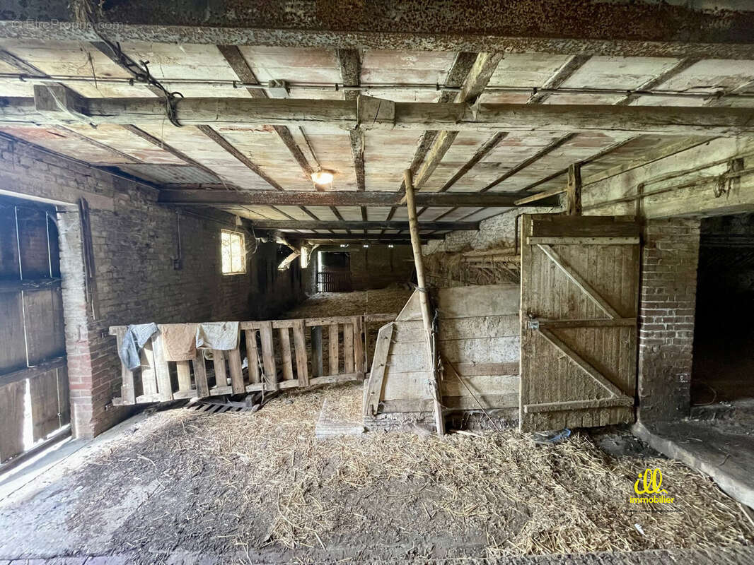 Maison à NEUVILLE-LEZ-BEAULIEU